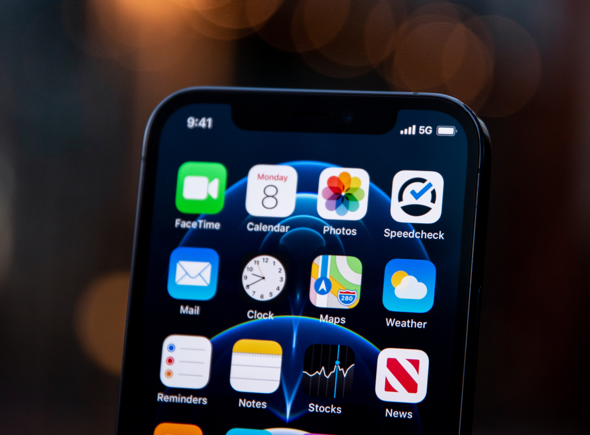新疆苹果手机维修分享为什么 iPhone 12 在冬季会自动关机 